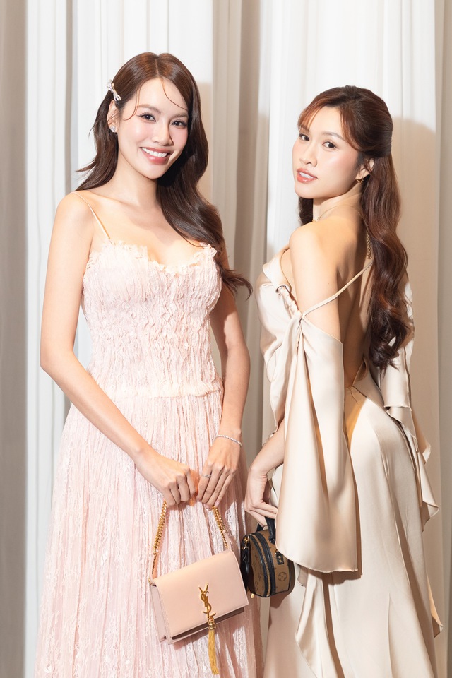 Nửa showbiz đến chúc phúc Chế Nguyễn Quỳnh Châu: Hoà Minzy nổi bần bật trong váy xuyên thấu, Ngô Kiến Huy - Khổng Tú Quỳnh đụng mặt- Ảnh 14. Nửa showbiz đến chúc phúc Chế Nguyễn Quỳnh Châu: Hoà Minzy nổi bần bật trong váy xuyên thấu, Ngô Kiến Huy - Khổng Tú Quỳnh đụng mặt- Ảnh 14.