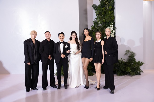 Nửa showbiz đến chúc phúc Chế Nguyễn Quỳnh Châu: Hoà Minzy nổi bần bật trong váy xuyên thấu, Ngô Kiến Huy - Khổng Tú Quỳnh đụng mặt- Ảnh 16. Nửa showbiz đến chúc phúc Chế Nguyễn Quỳnh Châu: Hoà Minzy nổi bần bật trong váy xuyên thấu, Ngô Kiến Huy - Khổng Tú Quỳnh đụng mặt- Ảnh 16.