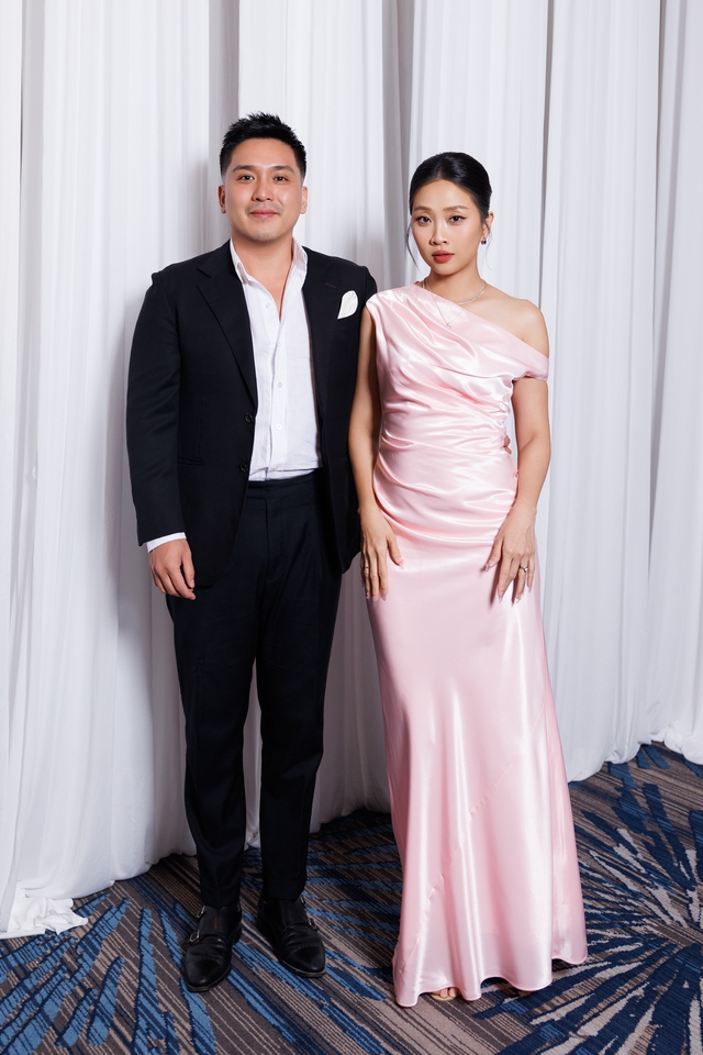 Nửa showbiz đến chúc phúc Chế Nguyễn Quỳnh Châu: Hoà Minzy nổi bần bật trong váy xuyên thấu, Ngô Kiến Huy - Khổng Tú Quỳnh đụng mặt- Ảnh 24. Nửa showbiz đến chúc phúc Chế Nguyễn Quỳnh Châu: Hoà Minzy nổi bần bật trong váy xuyên thấu, Ngô Kiến Huy - Khổng Tú Quỳnh đụng mặt- Ảnh 24.