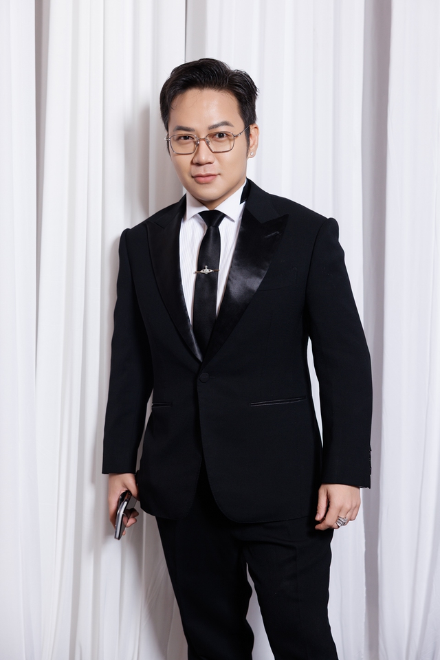 Nửa showbiz đến chúc phúc Chế Nguyễn Quỳnh Châu: Hoà Minzy nổi bần bật trong váy xuyên thấu, Ngô Kiến Huy - Khổng Tú Quỳnh đụng mặt- Ảnh 23. Nửa showbiz đến chúc phúc Chế Nguyễn Quỳnh Châu: Hoà Minzy nổi bần bật trong váy xuyên thấu, Ngô Kiến Huy - Khổng Tú Quỳnh đụng mặt- Ảnh 23.