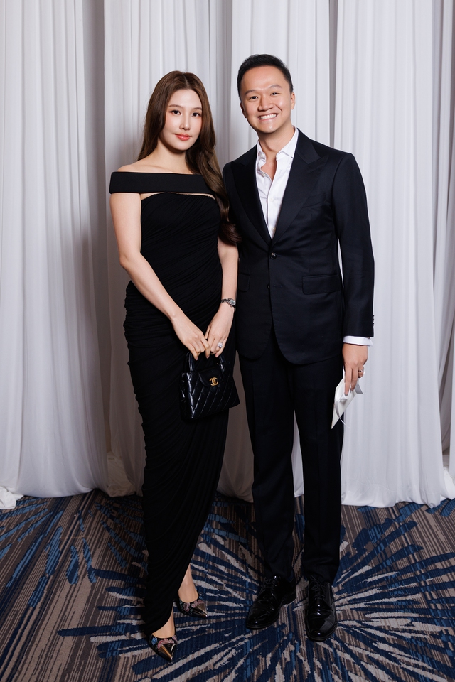 Nửa showbiz đến chúc phúc Chế Nguyễn Quỳnh Châu: Hoà Minzy nổi bần bật trong váy xuyên thấu, Ngô Kiến Huy - Khổng Tú Quỳnh đụng mặt- Ảnh 7. Nửa showbiz đến chúc phúc Chế Nguyễn Quỳnh Châu: Hoà Minzy nổi bần bật trong váy xuyên thấu, Ngô Kiến Huy - Khổng Tú Quỳnh đụng mặt- Ảnh 7.