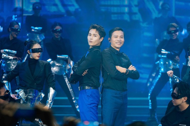 Những lần cầm mic g&acirc;y b&atilde;o của c&aacute;c sếp lớn: Chủ tịch KienlongBank "đu d&acirc;y" biểu diễn, Chủ tịch ACB, CEO 8X MB h&aacute;t loạt hit của Tăng Duy T&acirc;n, Hồ Ngọc H&agrave;- Ảnh 3.