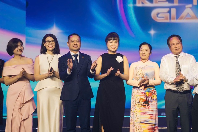 To&agrave;n cảnh sự kiện &ldquo;30 năm c&oacute; 1&rdquo; của KienlongBank- Ảnh 2.