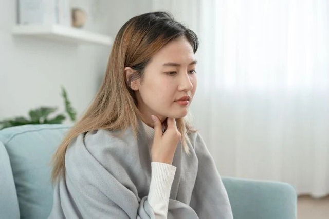 Đau họng quá số ngày này phải ĐI KHÁM NGAY! Tưởng bệnh vặt nhưng dễ ung thư mà không biết- Ảnh 1.