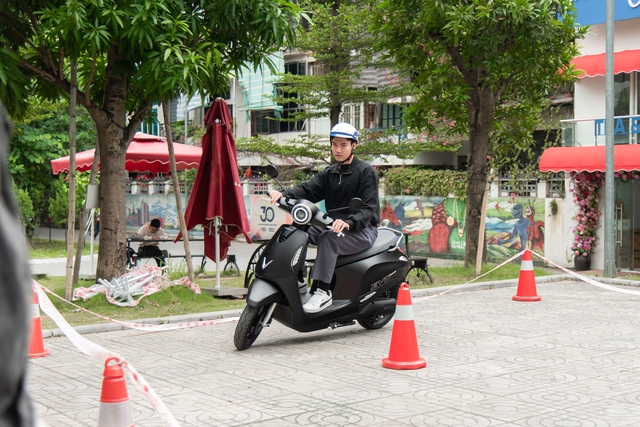 Nữ sinh Học viện Ngoại giao chiến thắng chặng mở màn Green Voices 2025 với thông điệp ‘xe điện không chỉ là phương tiện, mà là tấm VISA Xanh’- Ảnh 5. Nữ sinh Học viện Ngoại giao chiến thắng chặng mở màn Green Voices 2025 với thông điệp ‘xe điện không chỉ là phương tiện, mà là tấm VISA Xanh’- Ảnh 5.