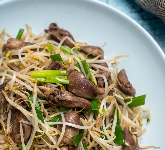 Người Việt hay ăn loại rau trắng nõn này nhưng không biết chứa cả "mỏ" đạm, chống ung thư, là báu vật cho "chuyện ấy"- Ảnh 3.