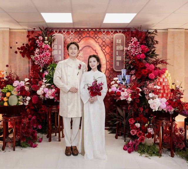 Lễ ăn hỏi Đình Tú - Ngọc Huyền: Cô dâu chú rể lộ diện quá đẹp đôi!- Ảnh 5.