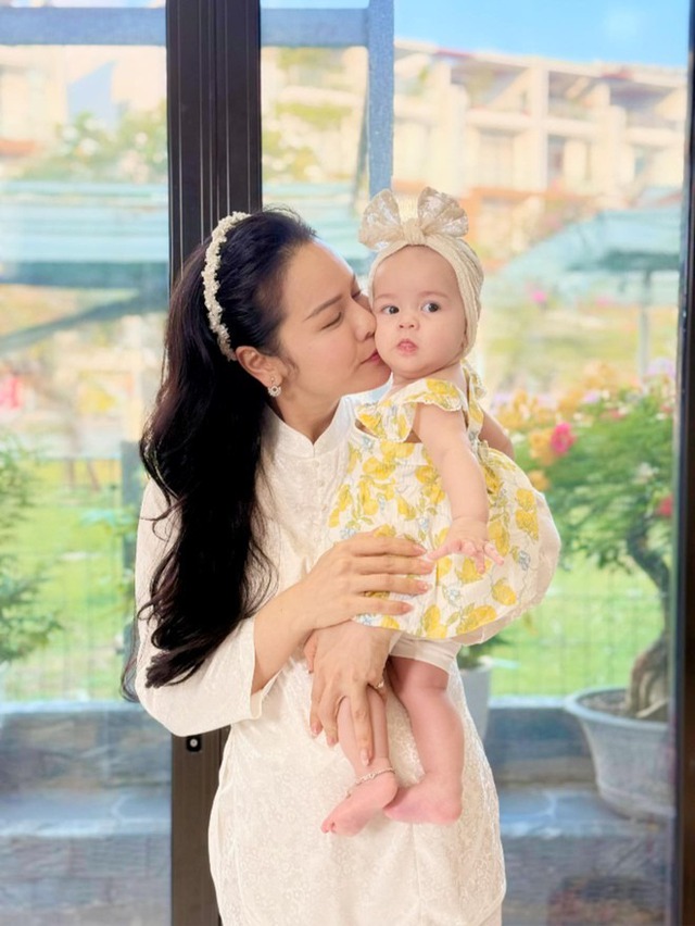 Trung thu của các con sao Việt: Cặp song sinh nhà Phương Oanh cùng mẹ phá cỗ, quý tử Trường Giang lộ rõ vẻ điển trai- Ảnh 15.