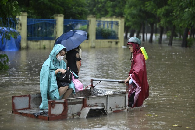 Hà Nội sáng 7/10: Hà Nội lại ngập kinh hoàng sau trận mưa dữ dội suốt đêm, người dân bàng hoàng- Ảnh 20.