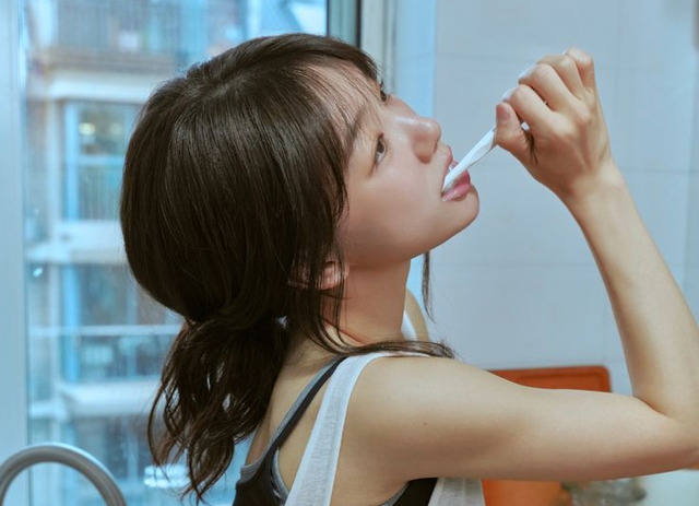 Tranh thủ buổi sáng khi bụng rỗng làm 3 việc, giúp chị em "tống khứ" độc tố và mỡ thừa, làm chậm lão hóa- Ảnh 3.