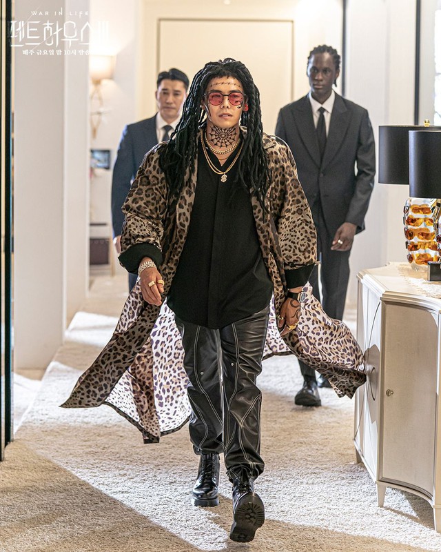 10 lần phim Hàn không tôn trọng văn hóa thế giới: Biên kịch ơi, trái đất đâu chỉ có mình Seoul!- Ảnh 5.