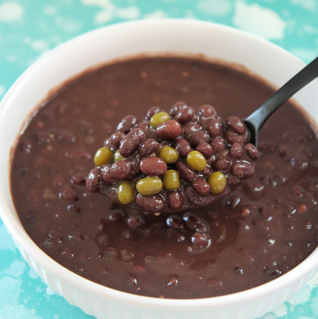 Đậu đen nấu cùng 2 loại hạt này thành "thần dược" cho nữ giới: Tăng sinh collagen, làm chậm lão hóa, giảm cân, kéo dài tuổi thọ- Ảnh 1. Đậu đen nấu cùng 2 loại hạt này thành "thần dược" cho nữ giới: Tăng sinh collagen, làm chậm lão hóa, giảm cân, kéo dài tuổi thọ- Ảnh 1.