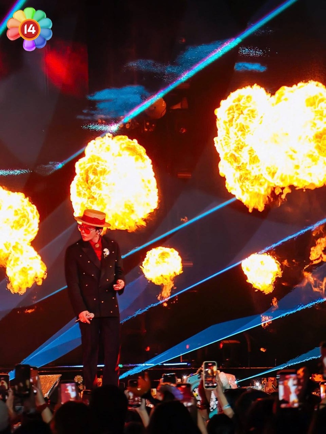 Những khoảnh khắc đẹp nhất của G-DRAGON tại Hà Nội: Visual "nét căng" càng ngắm càng luỵ!- Ảnh 28. Những khoảnh khắc đẹp nhất của G-DRAGON tại Hà Nội: Visual "nét căng" càng ngắm càng luỵ!- Ảnh 28.