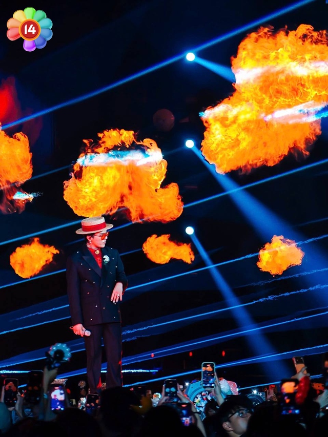 Những khoảnh khắc đẹp nhất của G-DRAGON tại Hà Nội: Visual "nét căng" càng ngắm càng luỵ!- Ảnh 27. Những khoảnh khắc đẹp nhất của G-DRAGON tại Hà Nội: Visual "nét căng" càng ngắm càng luỵ!- Ảnh 27.