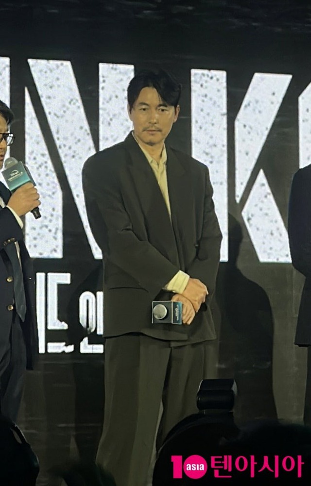 Từ bao giờ mà "tượng đài nhan sắc" Jung Woo Sung lại trở nên như thế này?- Ảnh 1.