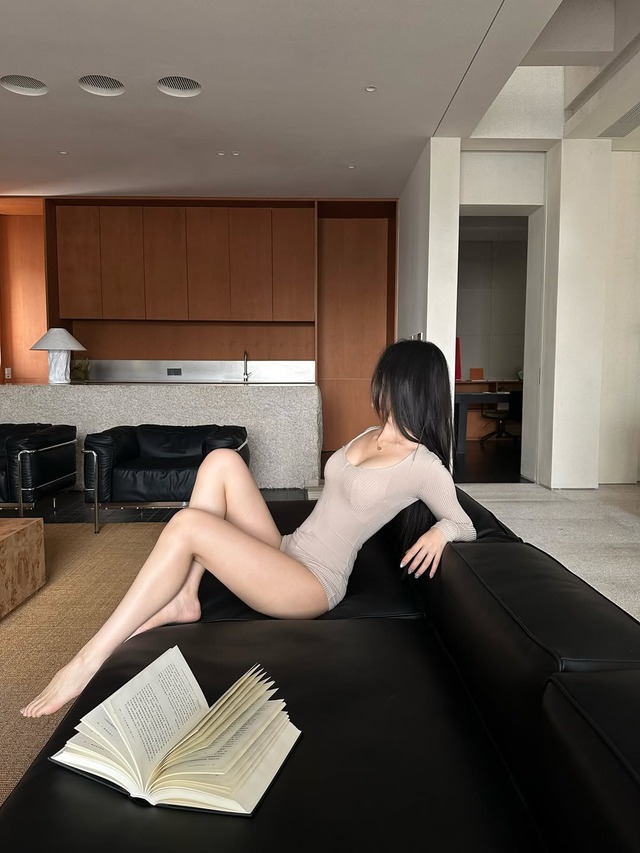 Nửa đêm đi like dạo, G-Dragon trượt tay "chỉ follow mình em" với gái xinh!- Ảnh 5.