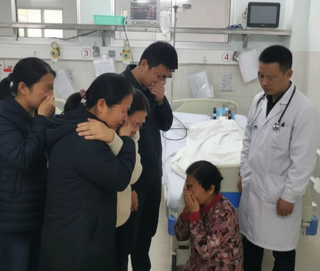 Người phụ nữ đang khỏe mạnh bỗng nhồi máu não rồi qua đời, BS sửng sốt: "Sao lại làm thế ngay sau khi ăn?"- Ảnh 1. Người phụ nữ đang khỏe mạnh bỗng nhồi máu não rồi qua đời, BS sửng sốt: "Sao lại làm thế ngay sau khi ăn?"- Ảnh 1.