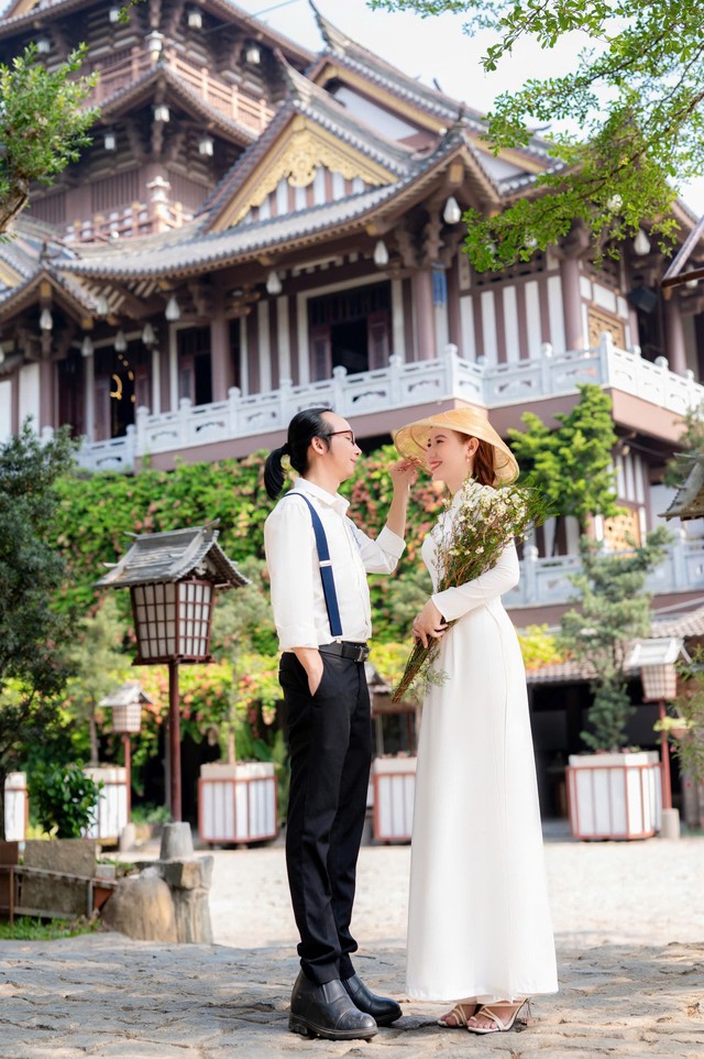 Cô gái xinh xắn lấy chồng khiếm thị hơn 18 tuổi, tiết lộ bất ngờ về cuộc nói chuyện với vợ cũ của chồng- Ảnh 2. Cô gái xinh xắn lấy chồng khiếm thị hơn 18 tuổi, tiết lộ bất ngờ về cuộc nói chuyện với vợ cũ của chồng- Ảnh 2.