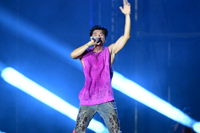 Bi Rain g&acirc;y cho&aacute;ng to&agrave;n tập với cơ bụng 6 m&uacute;i cực phẩm, HIEUTHUHAI c&ugrave;ng d&agrave;n sao "quẩy" tưng bừng đại tiệc WATERBOMB 2025 D-1- Ảnh 79.