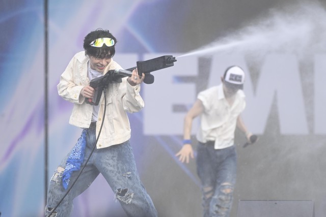 Bi Rain g&acirc;y cho&aacute;ng to&agrave;n tập với cơ bụng 6 m&uacute;i cực phẩm, HIEUTHUHAI c&ugrave;ng d&agrave;n sao "quẩy" tưng bừng đại tiệc WATERBOMB 2025 D-1- Ảnh 32.