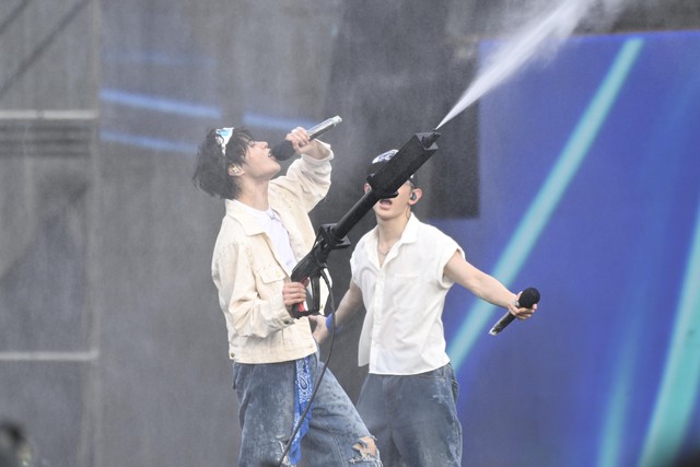 Bi Rain g&acirc;y cho&aacute;ng to&agrave;n tập với cơ bụng 6 m&uacute;i cực phẩm, HIEUTHUHAI c&ugrave;ng d&agrave;n sao "quẩy" tưng bừng đại tiệc WATERBOMB 2025 D-1- Ảnh 33.