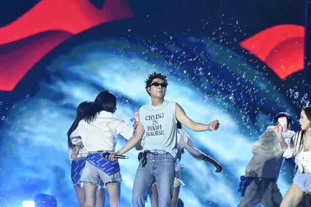 Bi Rain g&acirc;y cho&aacute;ng to&agrave;n tập với cơ bụng 6 m&uacute;i cực phẩm, HIEUTHUHAI c&ugrave;ng d&agrave;n sao "quẩy" tưng bừng đại tiệc WATERBOMB 2025 D-1- Ảnh 47.