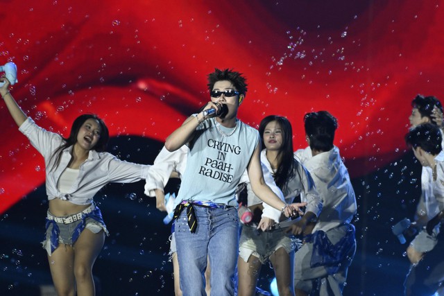 Bi Rain g&acirc;y cho&aacute;ng to&agrave;n tập với cơ bụng 6 m&uacute;i cực phẩm, HIEUTHUHAI c&ugrave;ng d&agrave;n sao "quẩy" tưng bừng đại tiệc WATERBOMB 2025 D-1- Ảnh 46.