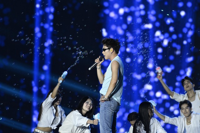 Bi Rain g&acirc;y cho&aacute;ng to&agrave;n tập với cơ bụng 6 m&uacute;i cực phẩm, HIEUTHUHAI c&ugrave;ng d&agrave;n sao "quẩy" tưng bừng đại tiệc WATERBOMB 2025 D-1- Ảnh 48.