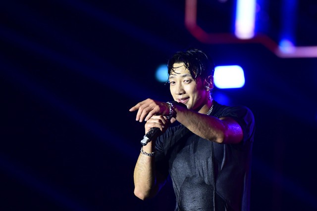 Bi Rain g&acirc;y cho&aacute;ng to&agrave;n tập với cơ bụng 6 m&uacute;i cực phẩm, HIEUTHUHAI c&ugrave;ng d&agrave;n sao "quẩy" tưng bừng đại tiệc WATERBOMB 2025 D-1- Ảnh 83.