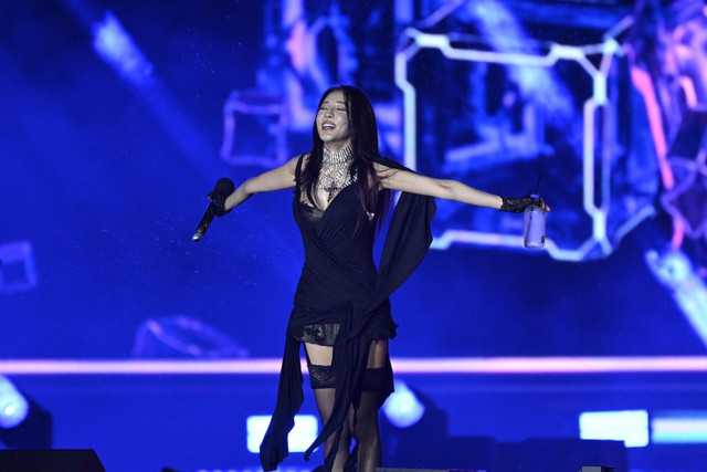 Bi Rain g&acirc;y cho&aacute;ng to&agrave;n tập với cơ bụng 6 m&uacute;i cực phẩm, HIEUTHUHAI c&ugrave;ng d&agrave;n sao "quẩy" tưng bừng đại tiệc WATERBOMB 2025 D-1- Ảnh 70.