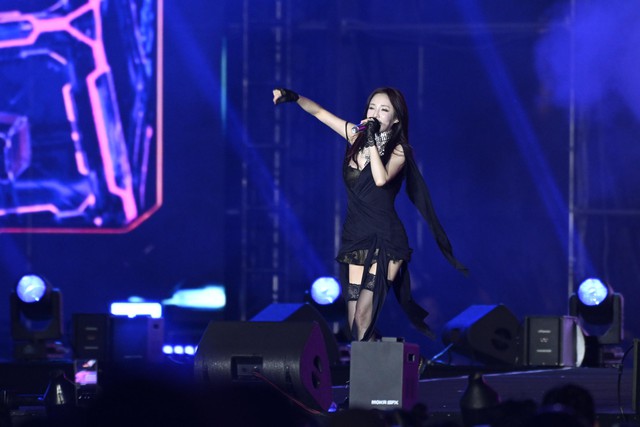 Bi Rain g&acirc;y cho&aacute;ng to&agrave;n tập với cơ bụng 6 m&uacute;i cực phẩm, HIEUTHUHAI c&ugrave;ng d&agrave;n sao "quẩy" tưng bừng đại tiệc WATERBOMB 2025 D-1- Ảnh 71.