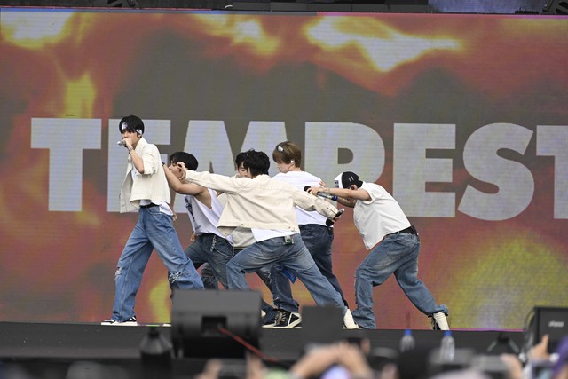 Bi Rain g&acirc;y cho&aacute;ng to&agrave;n tập với cơ bụng 6 m&uacute;i cực phẩm, HIEUTHUHAI c&ugrave;ng d&agrave;n sao "quẩy" tưng bừng đại tiệc WATERBOMB 2025 D-1- Ảnh 31.