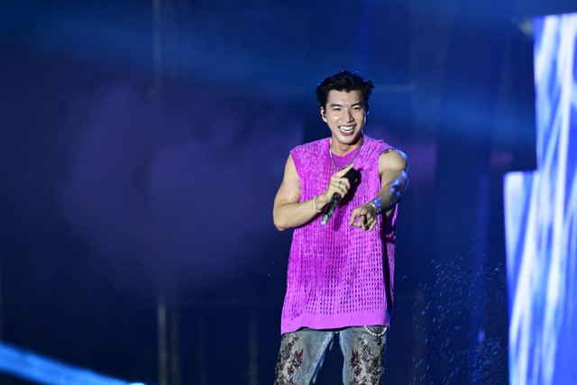 Bi Rain g&acirc;y cho&aacute;ng to&agrave;n tập với cơ bụng 6 m&uacute;i cực phẩm, HIEUTHUHAI c&ugrave;ng d&agrave;n sao "quẩy" tưng bừng đại tiệc WATERBOMB 2025 D-1- Ảnh 78.