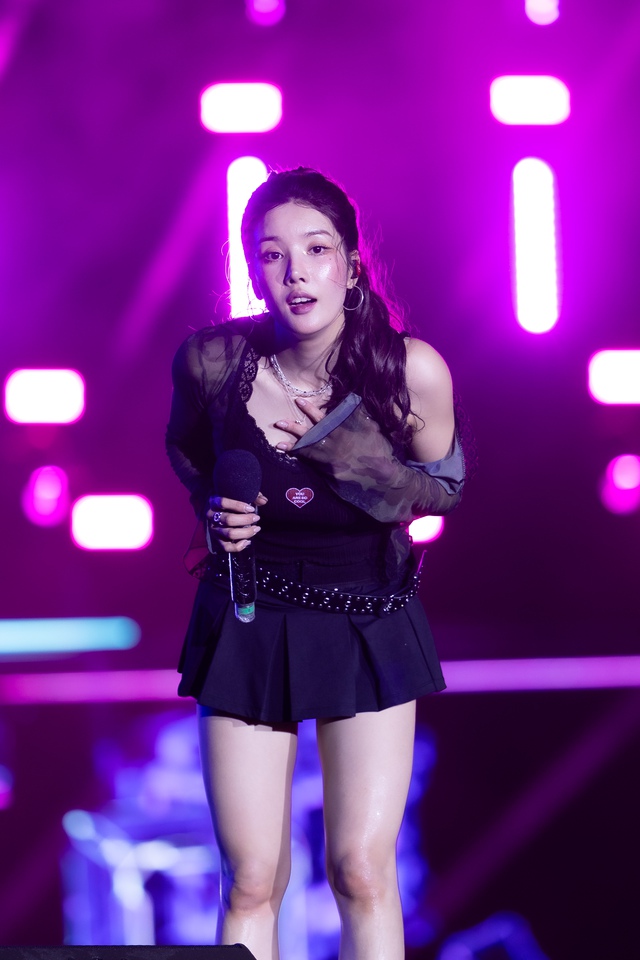 Bi Rain g&acirc;y cho&aacute;ng to&agrave;n tập với cơ bụng 6 m&uacute;i cực phẩm, HIEUTHUHAI c&ugrave;ng d&agrave;n sao "quẩy" tưng bừng đại tiệc WATERBOMB 2025 D-1- Ảnh 53.