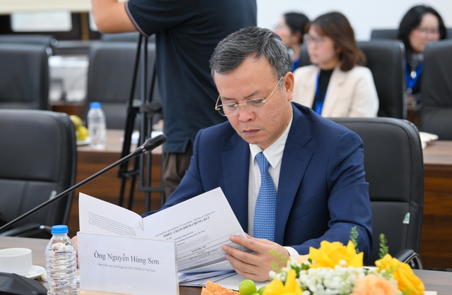 Ảnh: Hồ Ngọc Hà xuất hiện cùng Hội đồng Giám khảo trong vòng Chung kết Human Act Prize 2025- Ảnh 9.