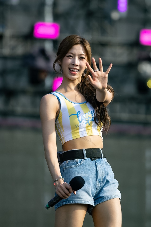 Bi Rain g&acirc;y cho&aacute;ng to&agrave;n tập với cơ bụng 6 m&uacute;i cực phẩm, HIEUTHUHAI c&ugrave;ng d&agrave;n sao "quẩy" tưng bừng đại tiệc WATERBOMB 2025 D-1- Ảnh 36.