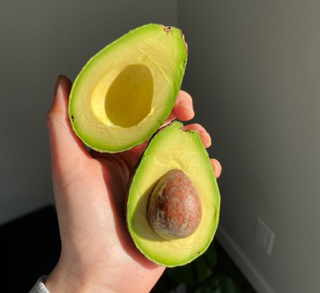 "Lạ đời" người đàn ông ăn loại quả cực béo để "vét" mỡ trong máu, 3 tháng sau bác sĩ cũng bất ngờ- Ảnh 2. "Lạ đời" người đàn ông ăn loại quả cực béo để "vét" mỡ trong máu, 3 tháng sau bác sĩ cũng bất ngờ- Ảnh 2.