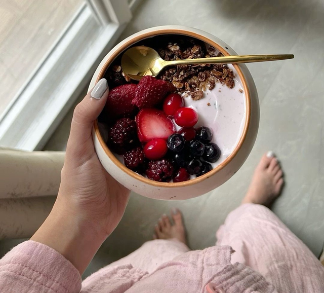 Các chuyên gia Nhật khuyên chị em ăn sữa chua vào 5 thời điểm này trong này để: Khỏe, đẹp, "chống già"- Ảnh 3. Các chuyên gia Nhật khuyên chị em ăn sữa chua vào 5 thời điểm này trong này để: Khỏe, đẹp, "chống già"- Ảnh 3.