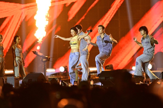 Jay Park "đốt cháy" WATERBOMB D-2 với cơ bụng "tiền tỷ", Chi Pu - B.I gây sốc visual với màn kết hợp chưa từng có- Ảnh 60.