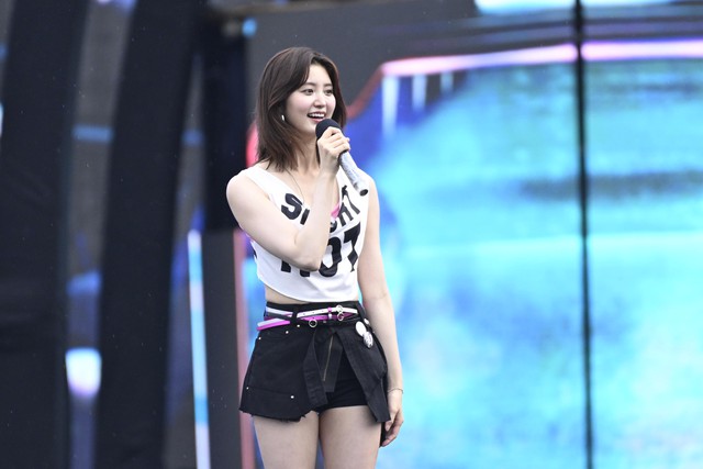 Jay Park "đốt cháy" WATERBOMB D-2 với cơ bụng "tiền tỷ", Chi Pu - B.I gây sốc visual với màn kết hợp chưa từng có- Ảnh 28.