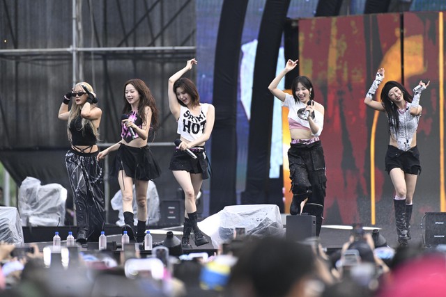 Jay Park "đốt cháy" WATERBOMB D-2 với cơ bụng "tiền tỷ", Chi Pu - B.I gây sốc visual với màn kết hợp chưa từng có- Ảnh 30.