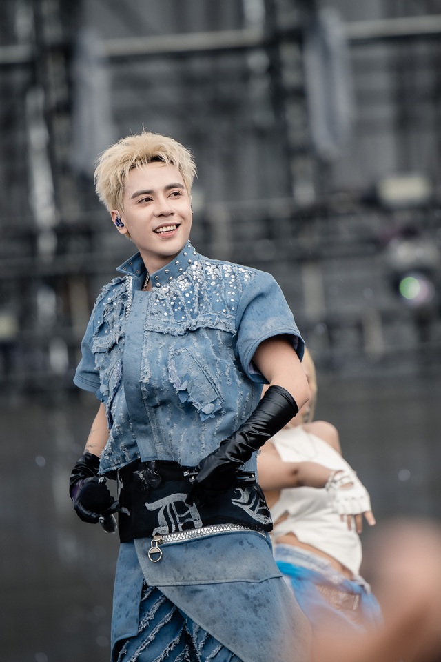 Jay Park "đốt cháy" WATERBOMB D-2 với cơ bụng "tiền tỷ", Chi Pu - B.I gây sốc visual với màn kết hợp chưa từng có- Ảnh 23.