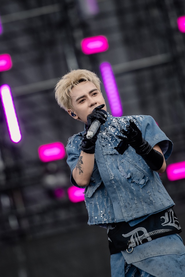 Jay Park "đốt cháy" WATERBOMB D-2 với cơ bụng "tiền tỷ", Chi Pu - B.I gây sốc visual với màn kết hợp chưa từng có- Ảnh 24.