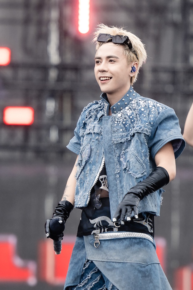 Jay Park "đốt cháy" WATERBOMB D-2 với cơ bụng "tiền tỷ", Chi Pu - B.I gây sốc visual với màn kết hợp chưa từng có- Ảnh 22.