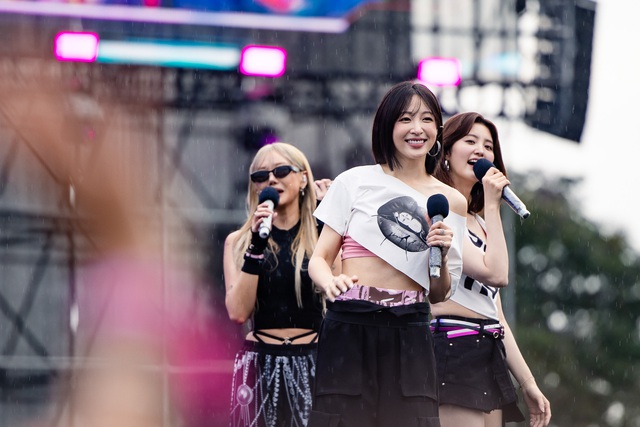 Jay Park "đốt cháy" WATERBOMB D-2 với cơ bụng "tiền tỷ", Chi Pu - B.I gây sốc visual với màn kết hợp chưa từng có- Ảnh 31.