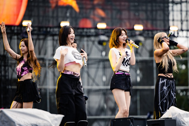 Jay Park "đốt cháy" WATERBOMB D-2 với cơ bụng "tiền tỷ", Chi Pu - B.I gây sốc visual với màn kết hợp chưa từng có- Ảnh 32.