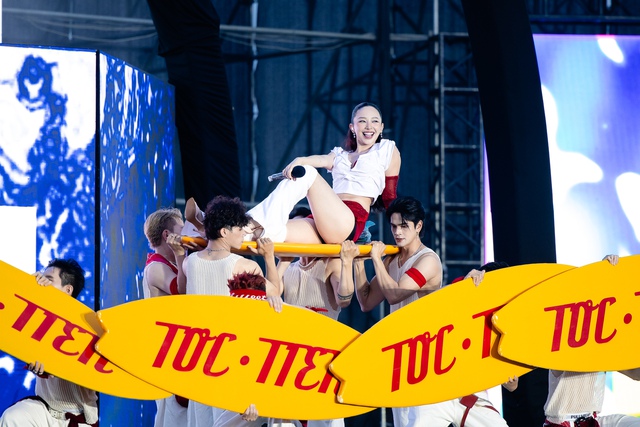 Jay Park "đốt cháy" WATERBOMB D-2 với cơ bụng "tiền tỷ", Chi Pu - B.I gây sốc visual với màn kết hợp chưa từng có- Ảnh 41.