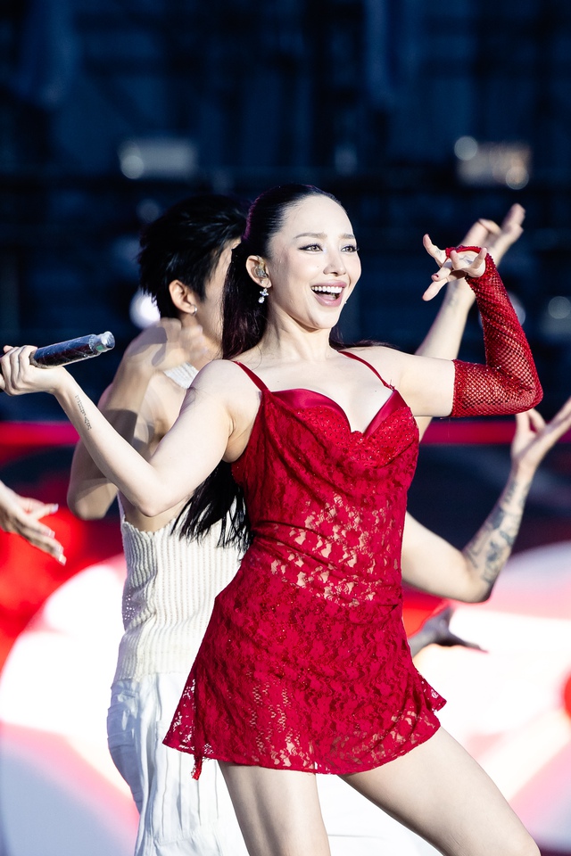 Jay Park "đốt cháy" WATERBOMB D-2 với cơ bụng "tiền tỷ", Chi Pu - B.I gây sốc visual với màn kết hợp chưa từng có- Ảnh 42.