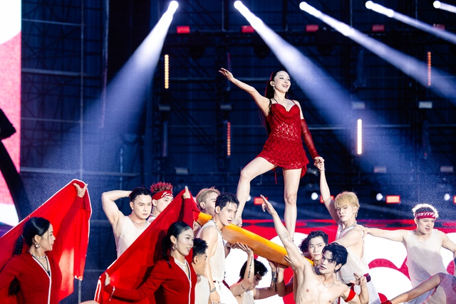 Jay Park "đốt cháy" WATERBOMB D-2 với cơ bụng "tiền tỷ", Chi Pu - B.I gây sốc visual với màn kết hợp chưa từng có- Ảnh 40.