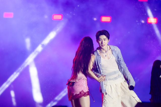 Jay Park "đốt cháy" WATERBOMB D-2 với cơ bụng "tiền tỷ", Chi Pu - B.I gây sốc visual với màn kết hợp chưa từng có- Ảnh 54.